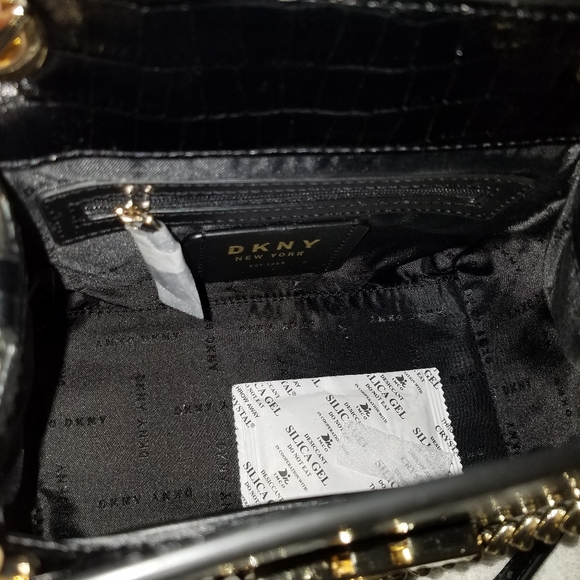 🍃⚘DKNY⚘🍃Lilian Chain Flap Crossbody - Picture 12 of 14